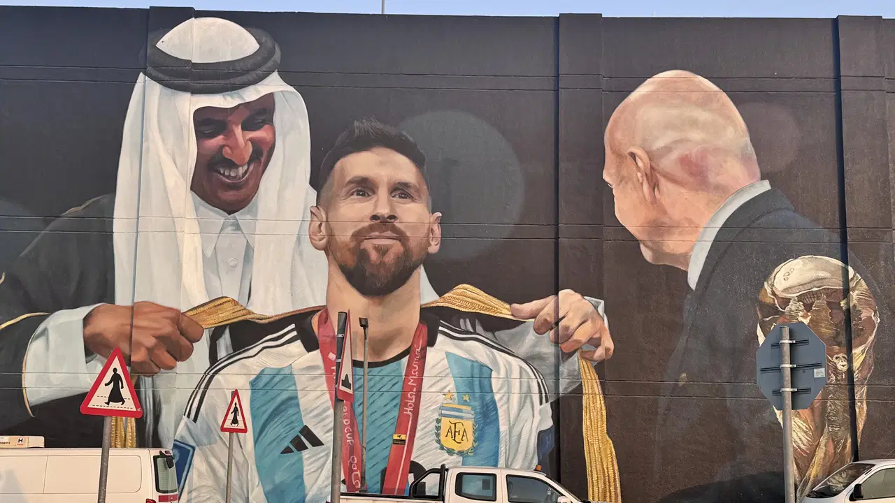 Messi'nin Dünya Kupası zaferi Katar'da dev duvar resmiyle ölümsüzleşti