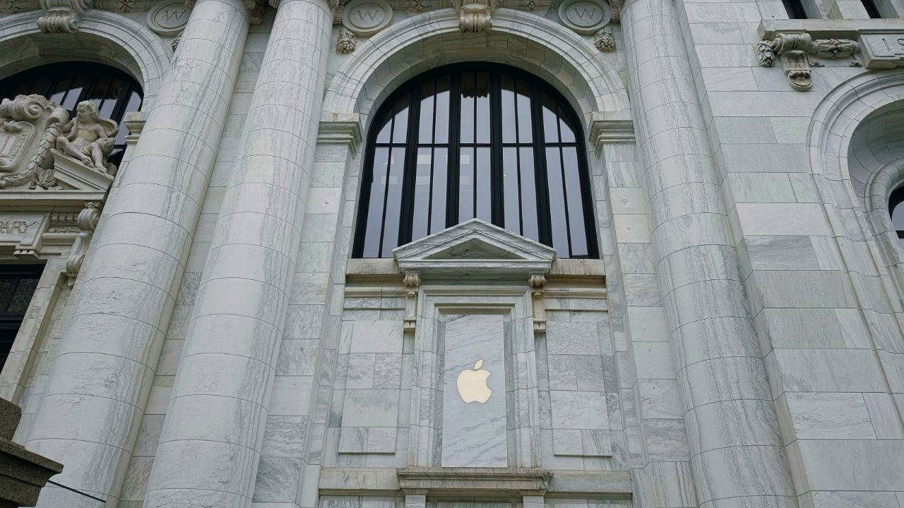 Meta'dan Apple'a Hukuk Transferi: Scott Tucker Apple'a Geçti