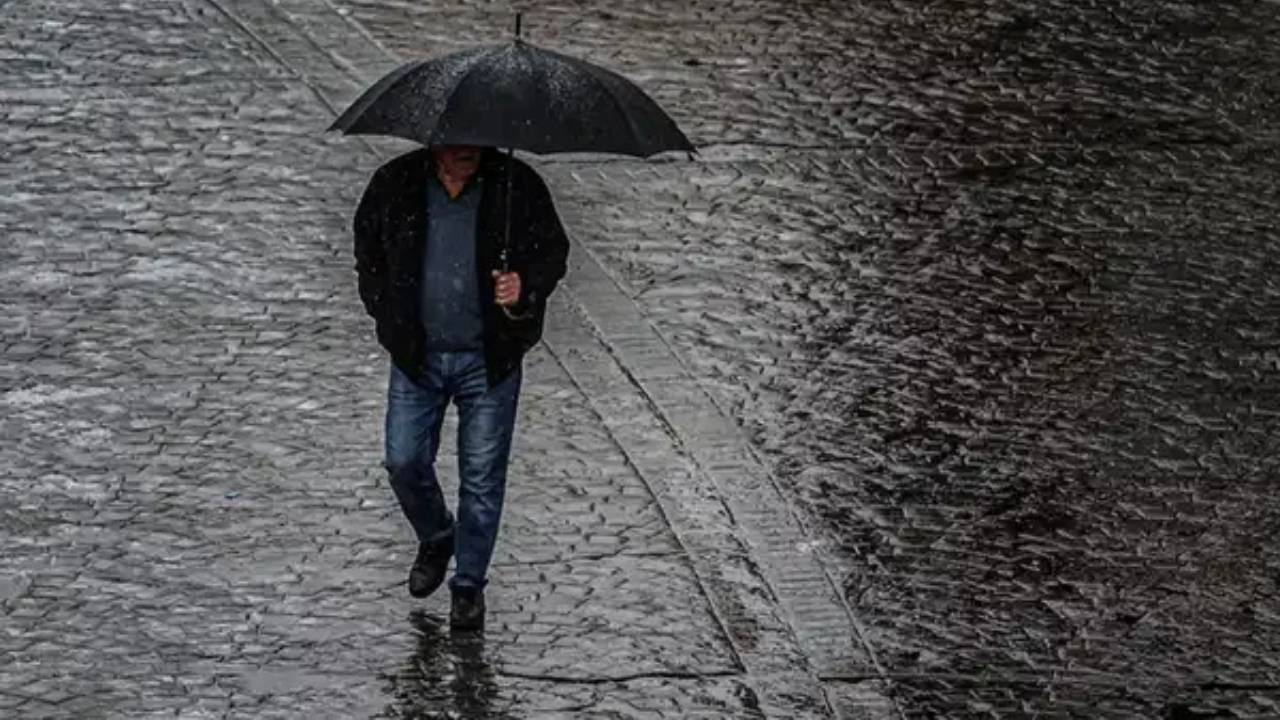 Meteoroloji'den 11 İl İçin Kuvvetli Yağış ve Sel Uyarısı