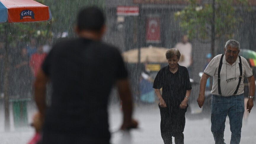 Meteoroloji'den Kuvvetli Yağış ve Fırtına Uyarısı