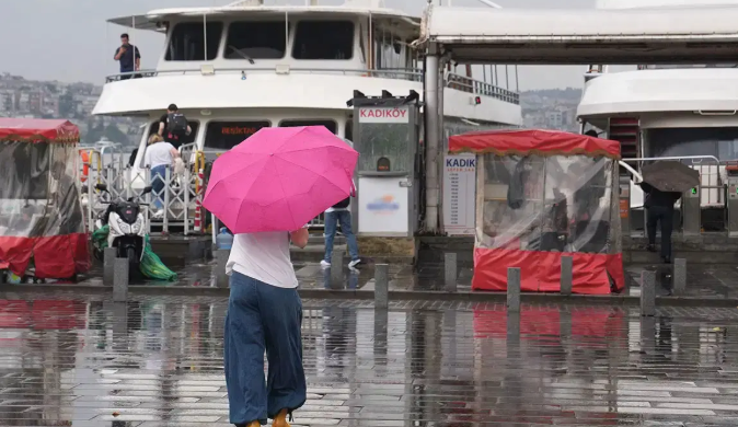 Meteoroloji Uyardı İstanbul Yağmura Uyandı