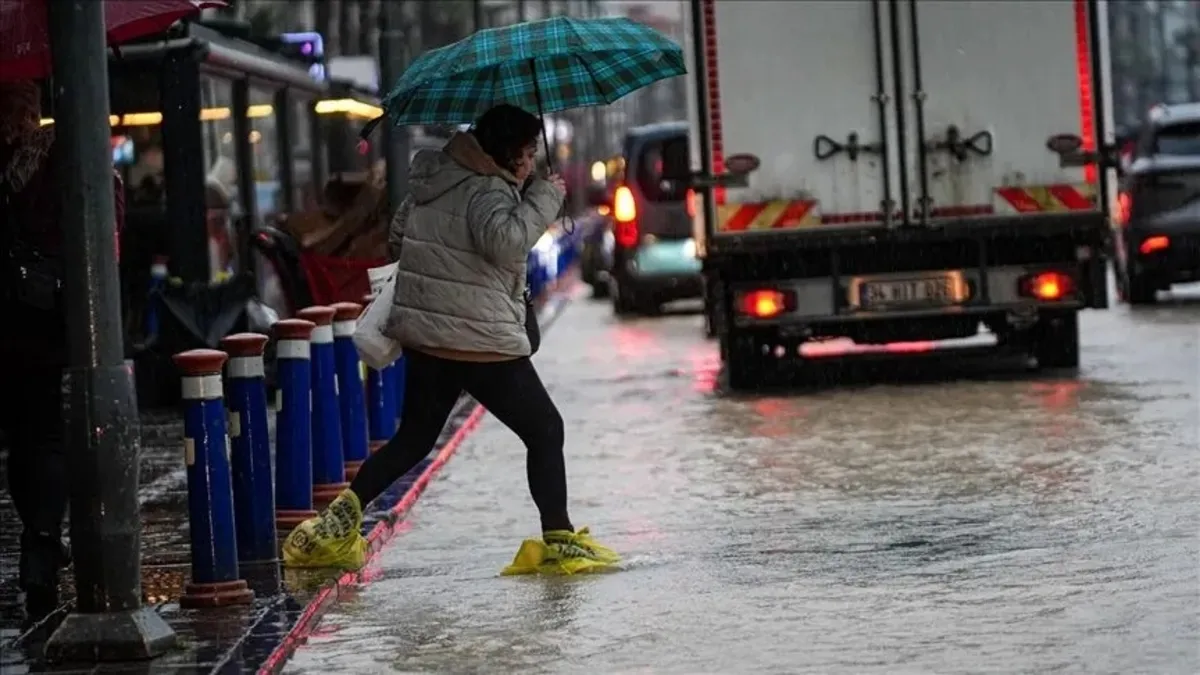 Meteoroloji'den 4 ile kritik uyarı: Kuvvetli yağış ve fırtına kapıda