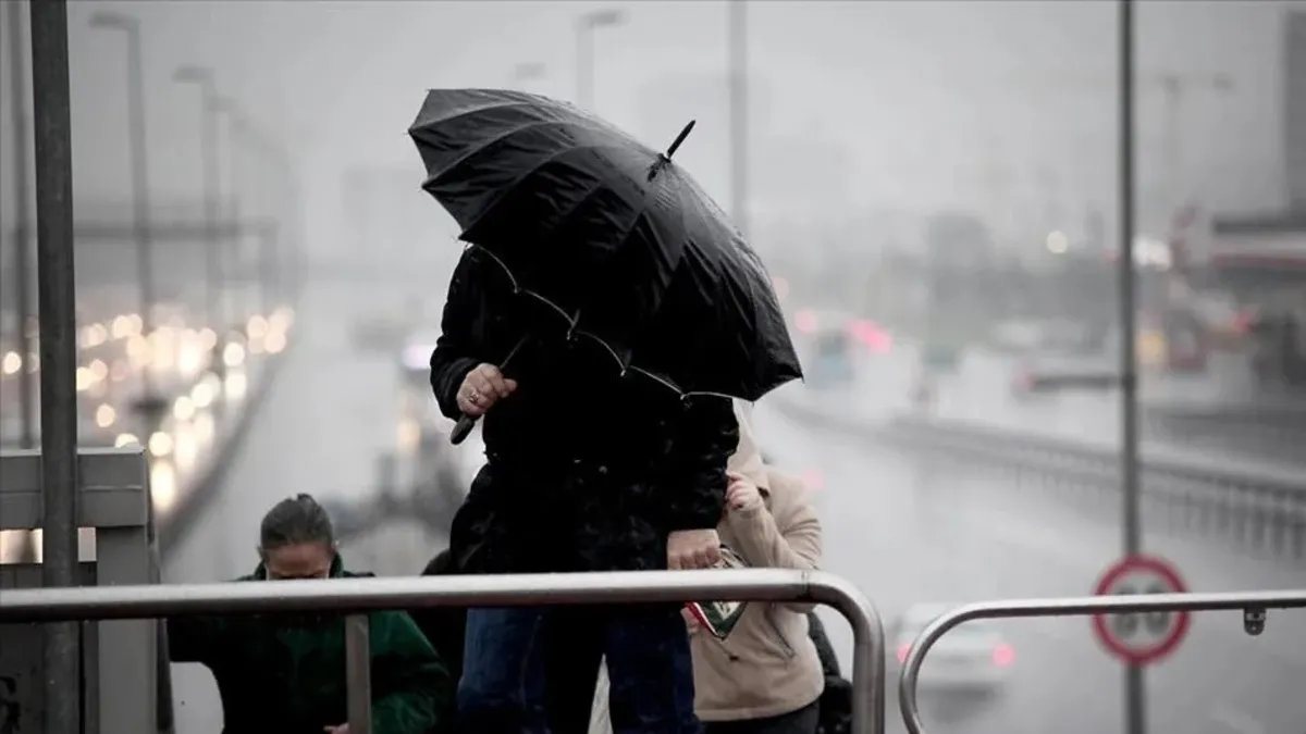 Meteoroloji'den hafta sonu kritik uyarı: Kuvvetli sağanak ve sel riski