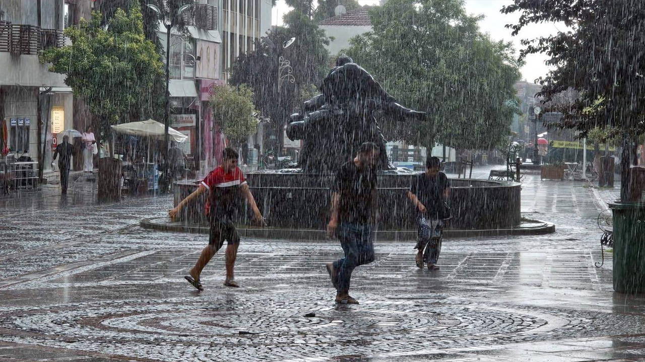 Meteoroloji'den Marmara'ya Kuvvetli Yağış Uyarısı: 7 İl Alarmda