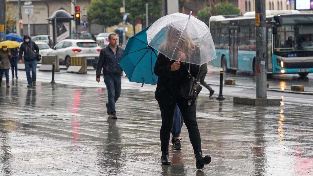 Meteoroloji'den Türkiye Geneline Peş Peşe Uyarılar: Pazartesi Başlıyor