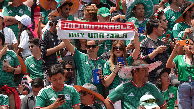 Mexico City'de Fan Zone protestosu: Binlerce kişi stadyuma yürüdü