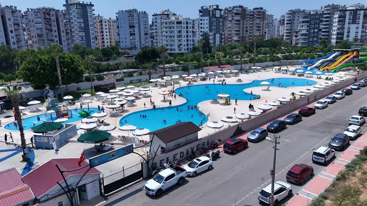 Mezitli Belediyesi su parkı yaz sezonuna merhaba dedi