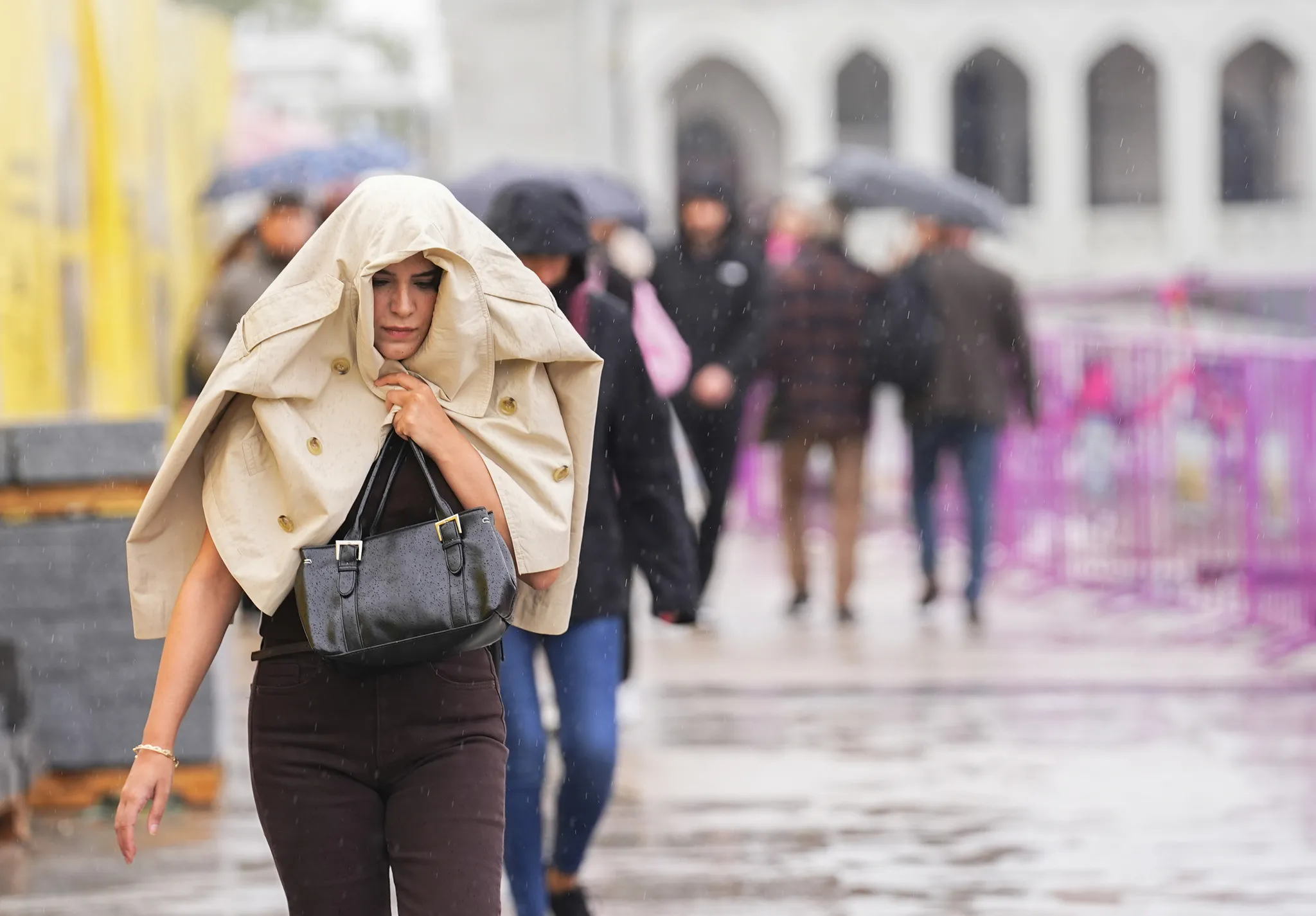 MGM uyardı: Çifte alarm! Önce 60 km fırtına, sonra sağanak