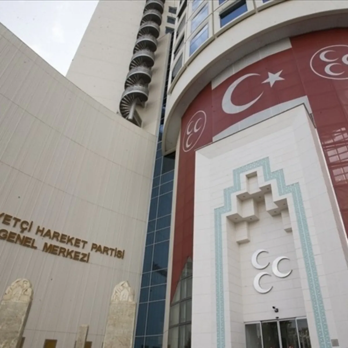 MHP'den Şanlıurfa'da köklü değişim: İl ve ilçe teşkilatları feshedildi