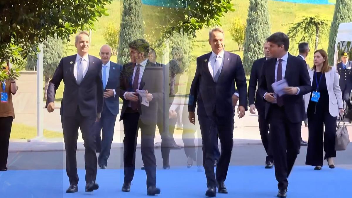Miçotakis'in NATO Zirvesi Yürüyüşü Sosyal Medyada Gündem Oldu