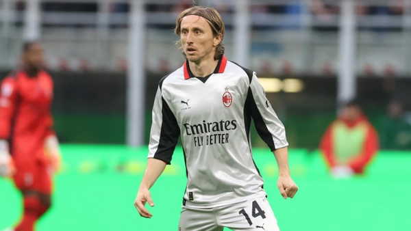 Milan, 40 yaşındaki Modric ile sözleşme imzaladı
