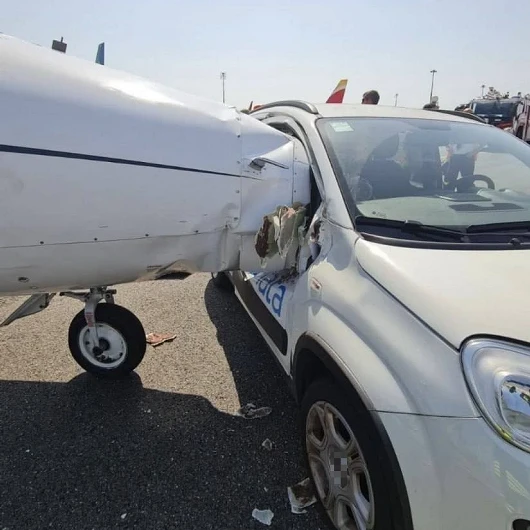 Milano'da Pistte Özel Jete Yer Hizmetleri Aracı Çarptı