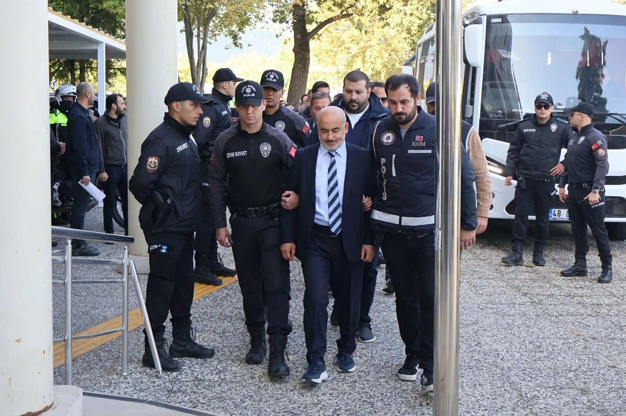 Milas Belediyesi Soruşturmasında 18 Tutuklama: Fevzi Topuz ve Oğlu Da Aralarında