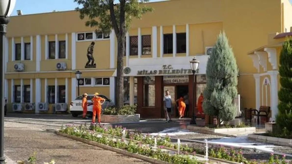 Milas Belediyesi'ne polis operasyonu: Bina girişleri kapatıldı