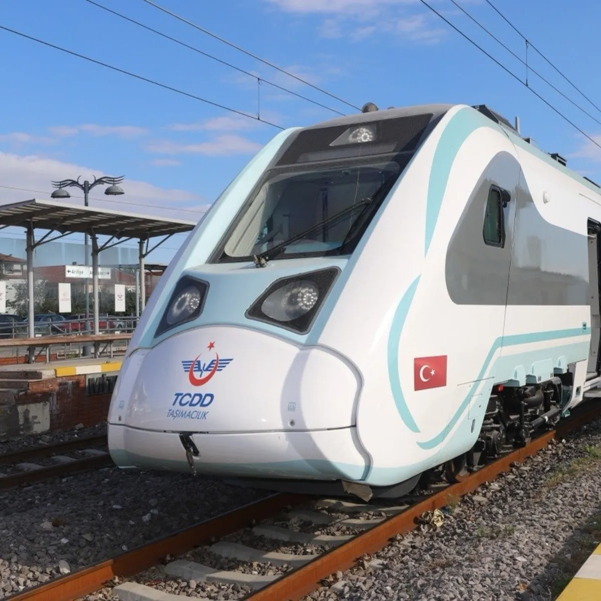 Milli elektrikli tren yeni hatta hizmet verecek
