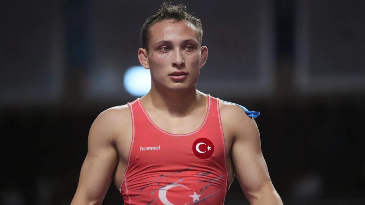 Milli güreşçiler Moğolistan'da madalya kazandı
