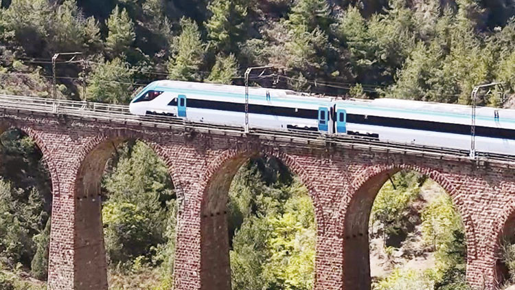 Milli Hızlı Tren Seri Üretime Geçti: Türkiye Raylı Sistemlerde Yeni Döneme Giriyor