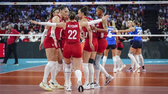 Milli Kadın Voleybol Takımı Avrupa Şampiyonası'nda Çeyrek Finalde
