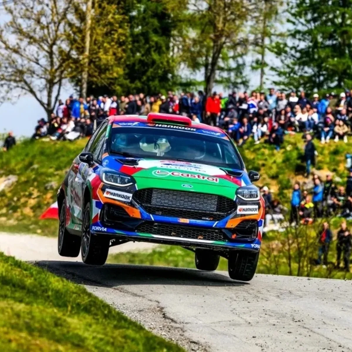 Milli ralliciler Ali Türkkan ve Oytun Albayrak Acropolis Rallisi'nde kaza yaptı