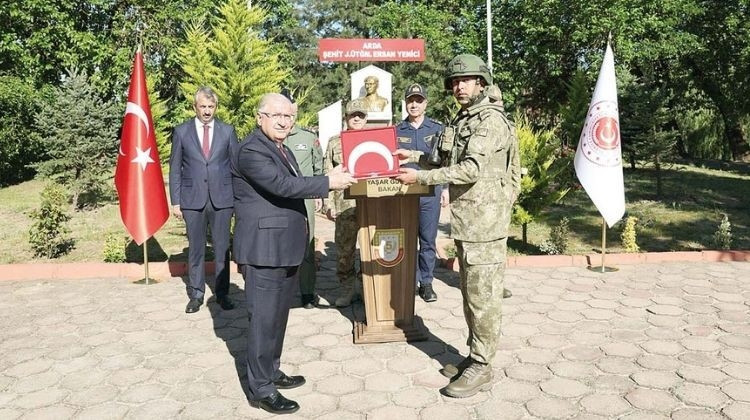 Milli Savunma Bakanı Güler'den sınırda Atina'ya net mesaj