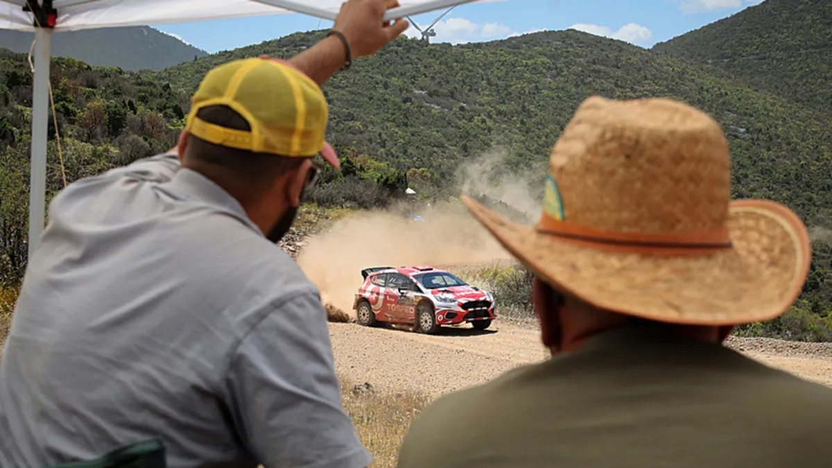 Milli sporcu Ali Türkkan Acropolis Rallisi'nde kaza geçirdi