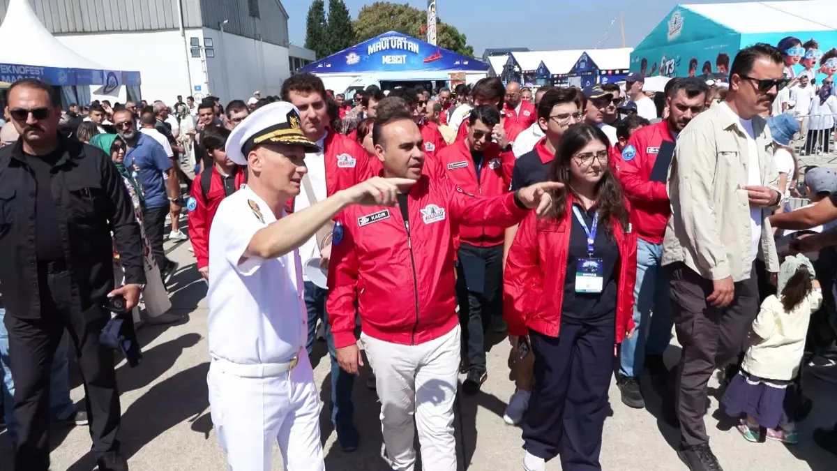 Milli Uçak Gemisi 2027'de Denizde: Bakan Kacır'dan TEKNOFEST Müjdesi