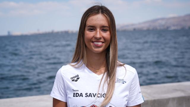 Milli Yüzücü Eda Savcıgil'den Çifte Rekor: Catalina Kanalı'nı 10 Saat 27 Dakikada Geçti