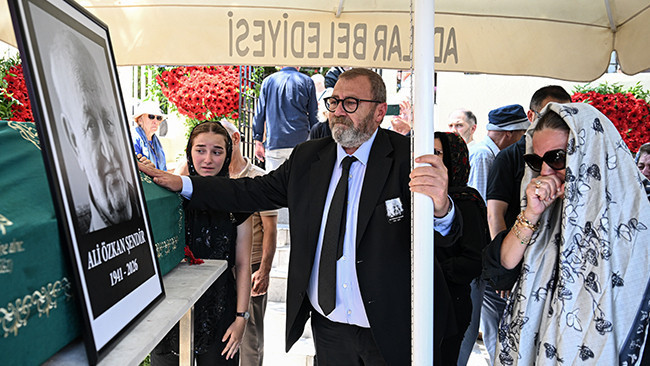 Milliyet Gazetesi Genel Yayın Yönetmeni Özay Şendir'in Babası Ali Özkan Şendir Son Yolculuğuna Uğurlandı