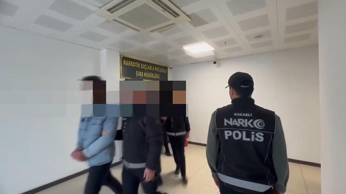 Minibüste 338 Bin Sentetik Ecza Ele Geçirildi: 3 Gözaltı