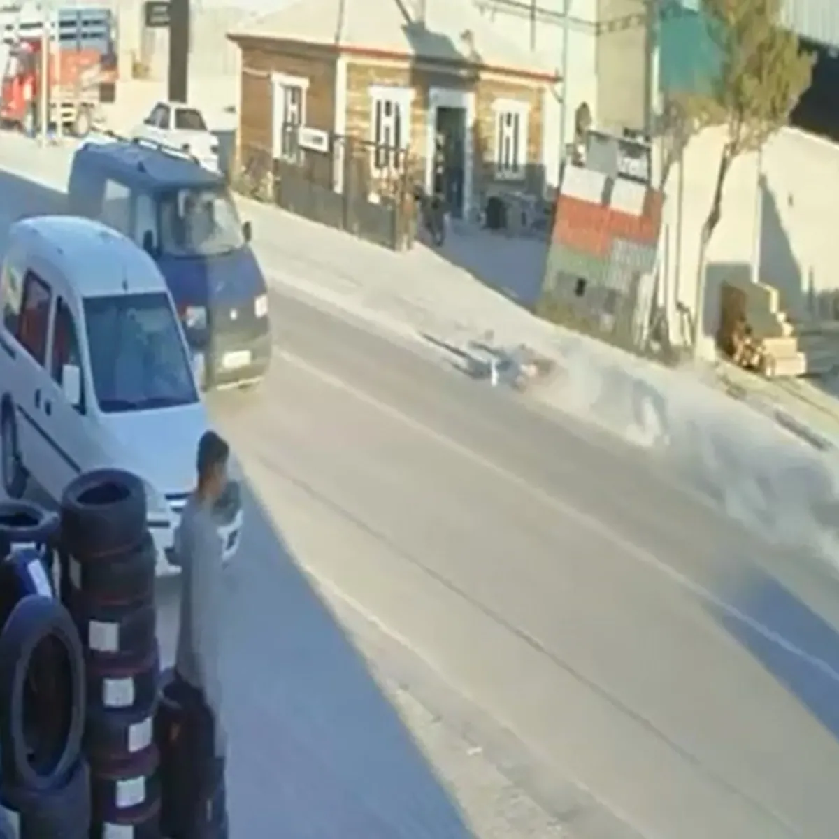 Minibüsten Kaçarken Motosiklete Çarptı: 15 Yaşında Ağır Yaralı
