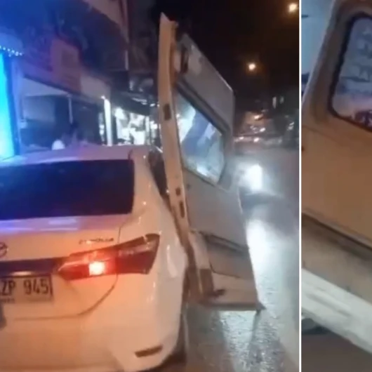 Minibüsün Kapısı Otomobile Saplandı: Mersin'de Kaza Anı Kamerada