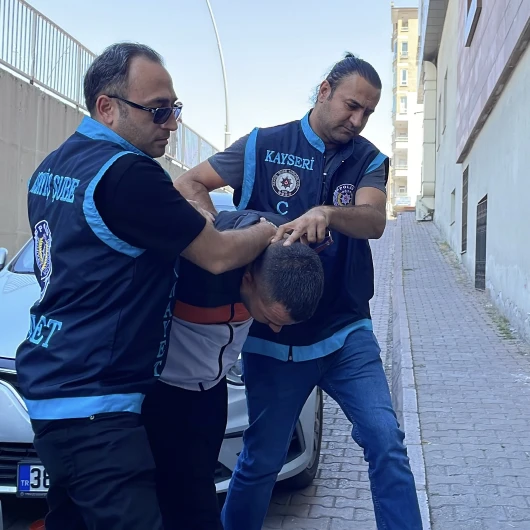 Misafirlikte Ev Sahibini Bıçaklayan Zanlı Tutuklandı