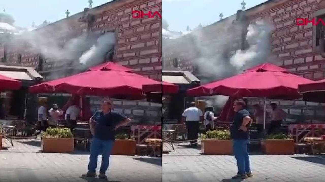 Mısır Çarşısı'nda yangın: 2 katlı dükkan kül oldu