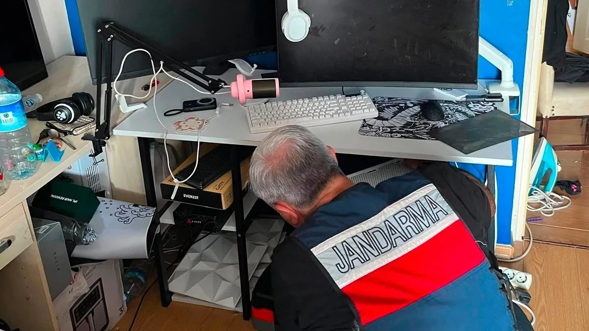 MİT'ten kredi kartı şebekesine operasyon: Şüpheli SMS'ler sonrası harekete geçildi