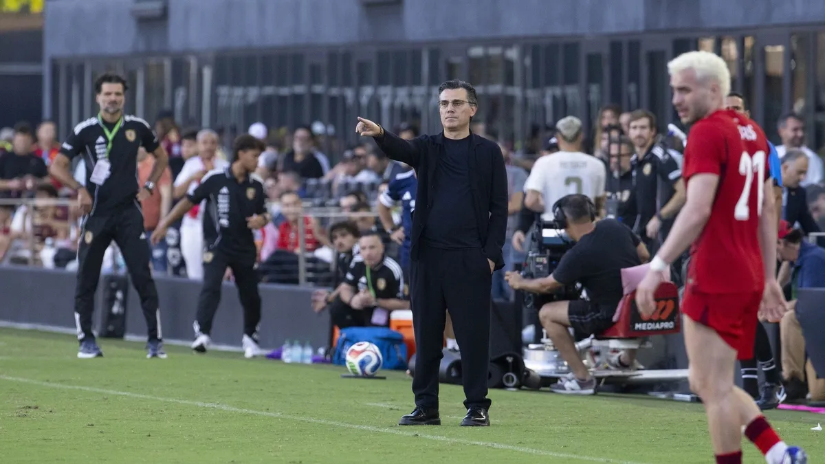 Montella: Hakan Çalhanoğlu Mıknatıs Gibi! Milli Takım Dünya Kupası'na Hazırlanıyor