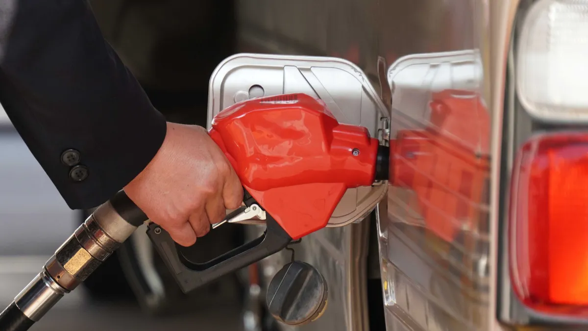 Motorin Fiyatları Üç Kentte 100 Lirayı Aştı
