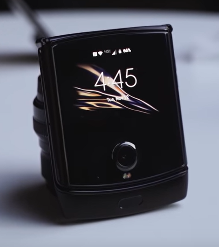 Motorola'dan Apple'a Yanıt: Yeni Katlanabilir Telefon Tanıtıldı