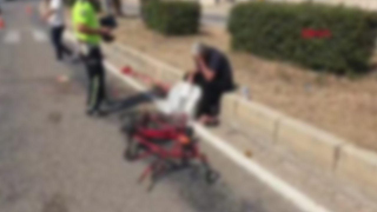 Motosiklet, bisikletliye çarptı: Kozan'da 3 yaralı