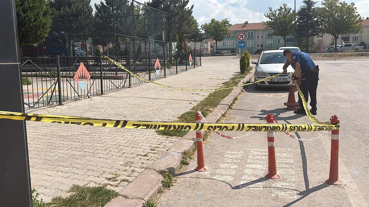 Motosikletli saldırgana taşla karşılık veren işletmeci yaralandı