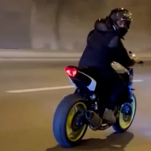 Motosikletli Sürücünün Tek Teker Şovu 117 Bin Liraya Mal Oldu