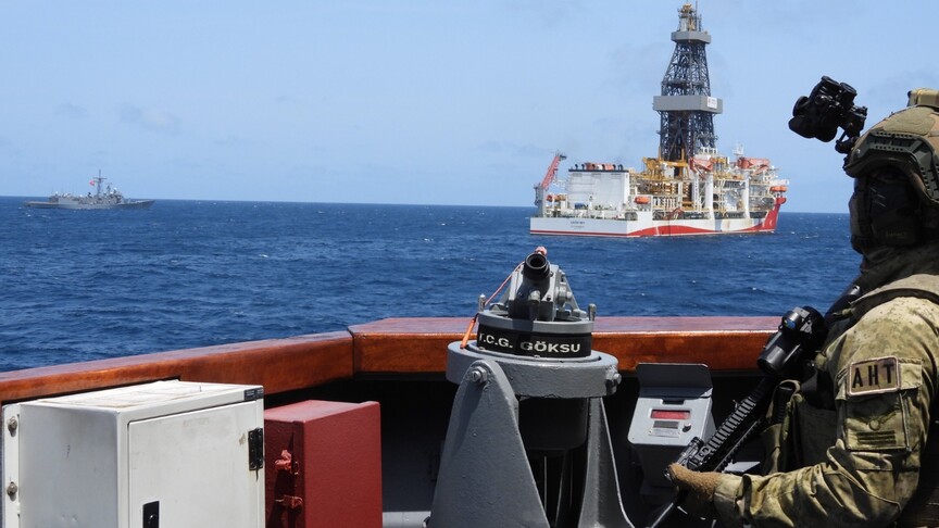 TCG Göksu ve TCG Gelibolu, Somali'de Sondaj Güvenliğini Sağlıyor