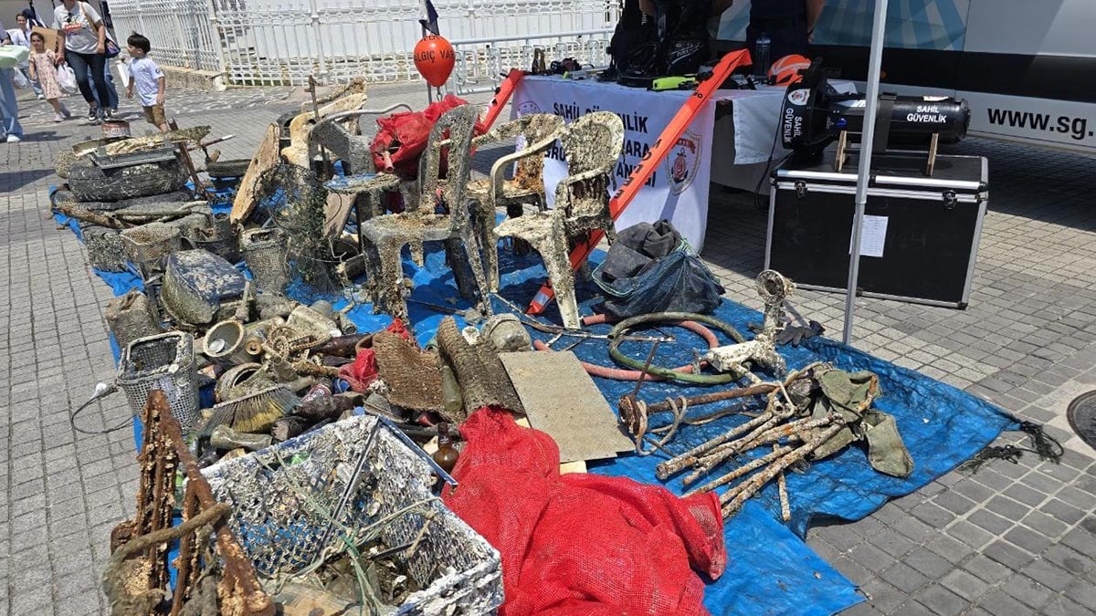 Mudanya'da deniz dibi temizliğinde 2,5 ton atık çıktı