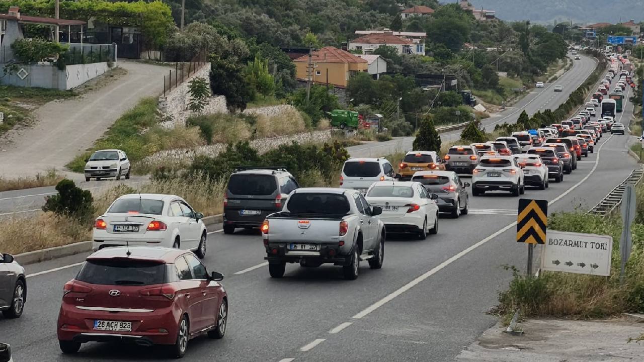 Muğla'da bayram tatili trafiği: 22 kilometrelik araç kuyruğu