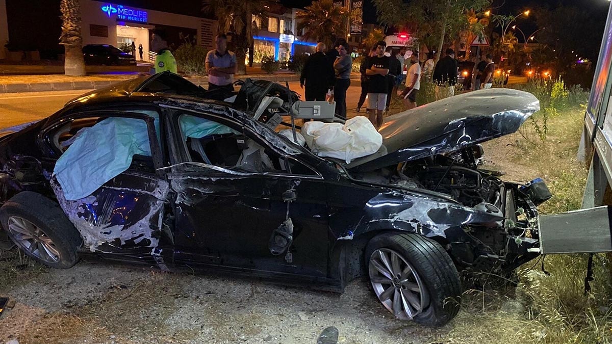 Muğla Bodrum'da feci kaza: Takla atan otomobilde 1 ölü, 2 yaralı