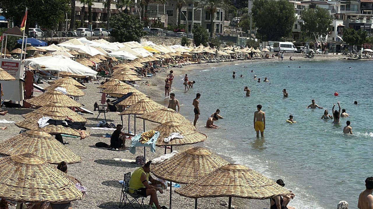 Muğla'da Kavurucu Sıcaklık: 40 Dereceyi Aşan Hava Sahilleri Doldurdu