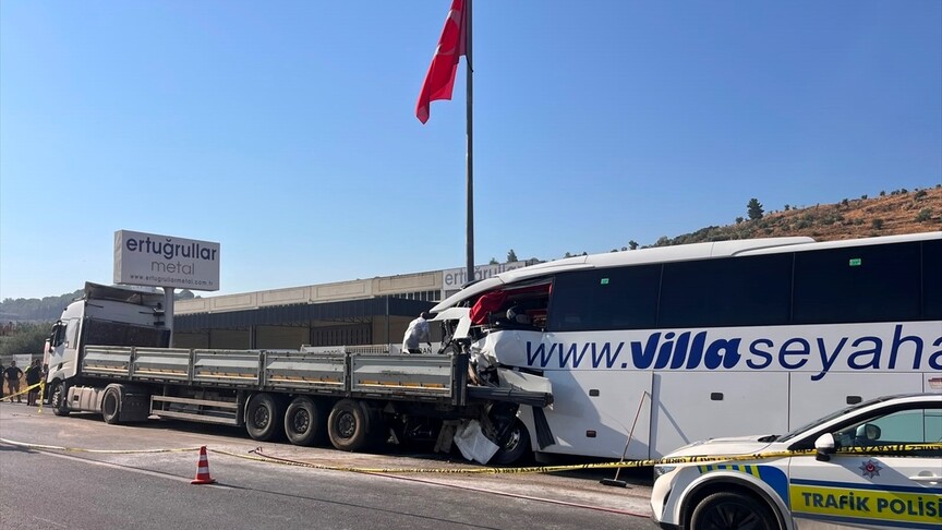 Muğla Milas'ta Otobüs-Tır Kazası: Ölü Sayısı 4'e Yükseldi