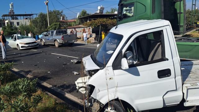 Muğla Milas'ta kamyonet ile otomobil çarpıştı: 1 ölü, 2 yaralı
