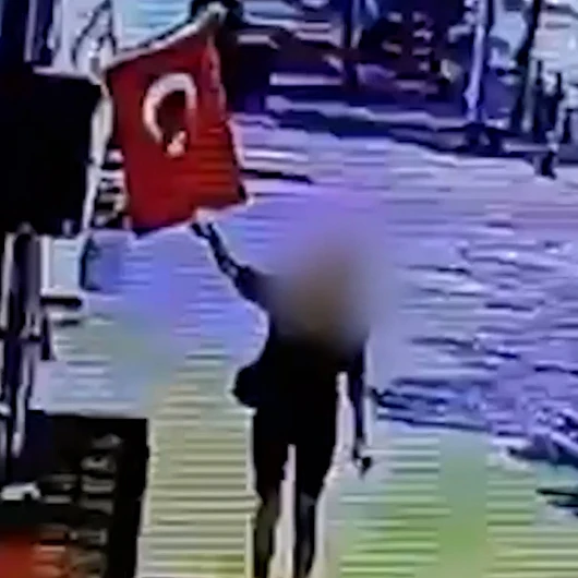 Muğla'da Türk Bayrağını Yakan Kadın Güvenlik Kamerasında