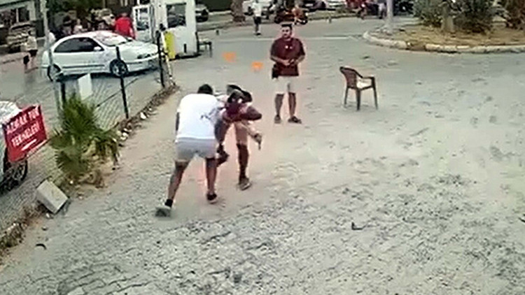 Muğla'da sokak ortasında bıçaklı kavga: Bir yaralının durumu ağır
