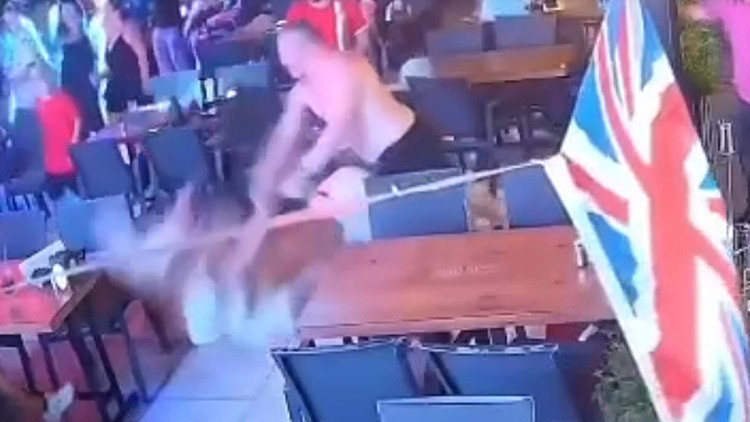 Muğla'da İngiliz çiftin restoran kavgası kamerada